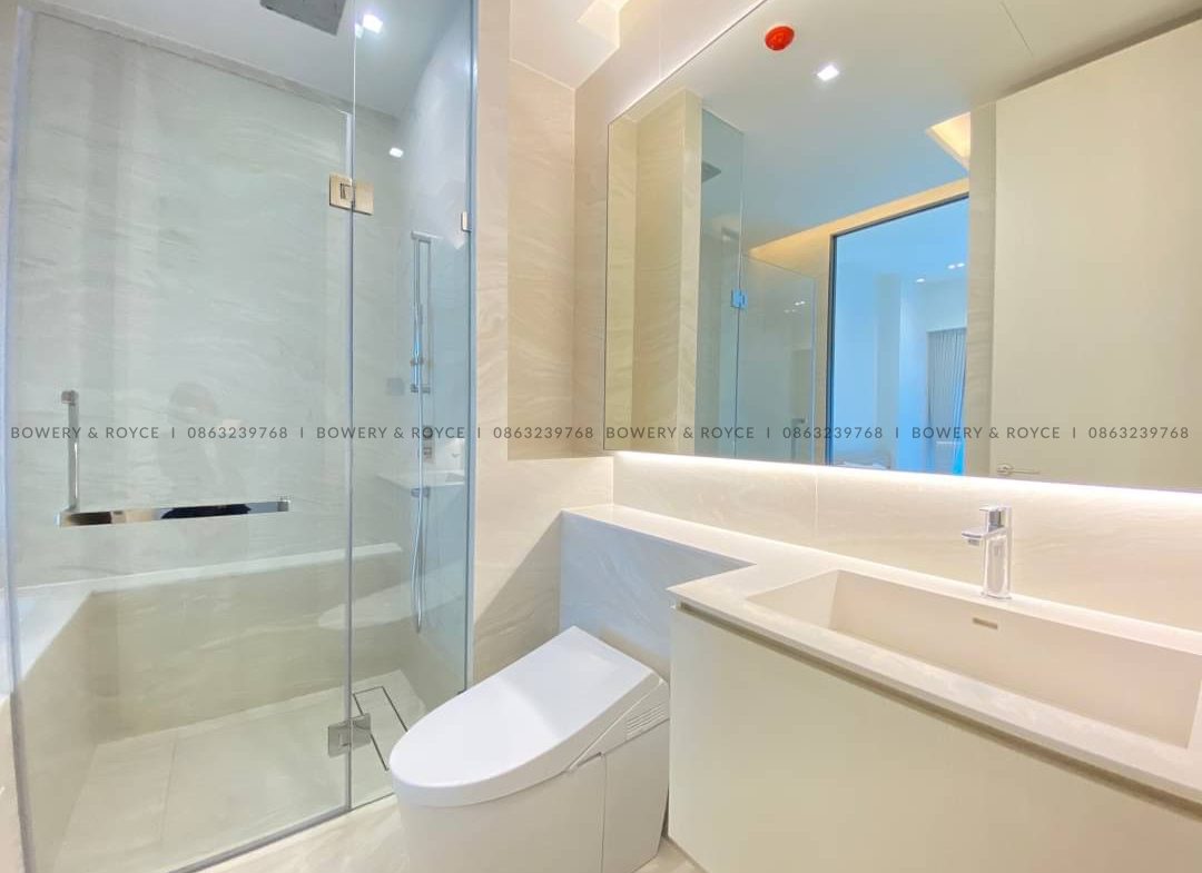 Contemporary One Bedroom Near BTS Condo for Rent at the Strand Thong Lor