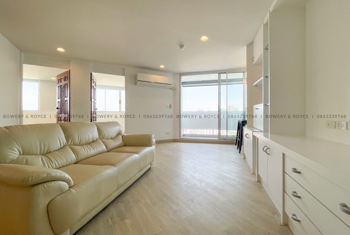 Modern Renovated Two Bedroom Condo for Sale in Ekkamai
