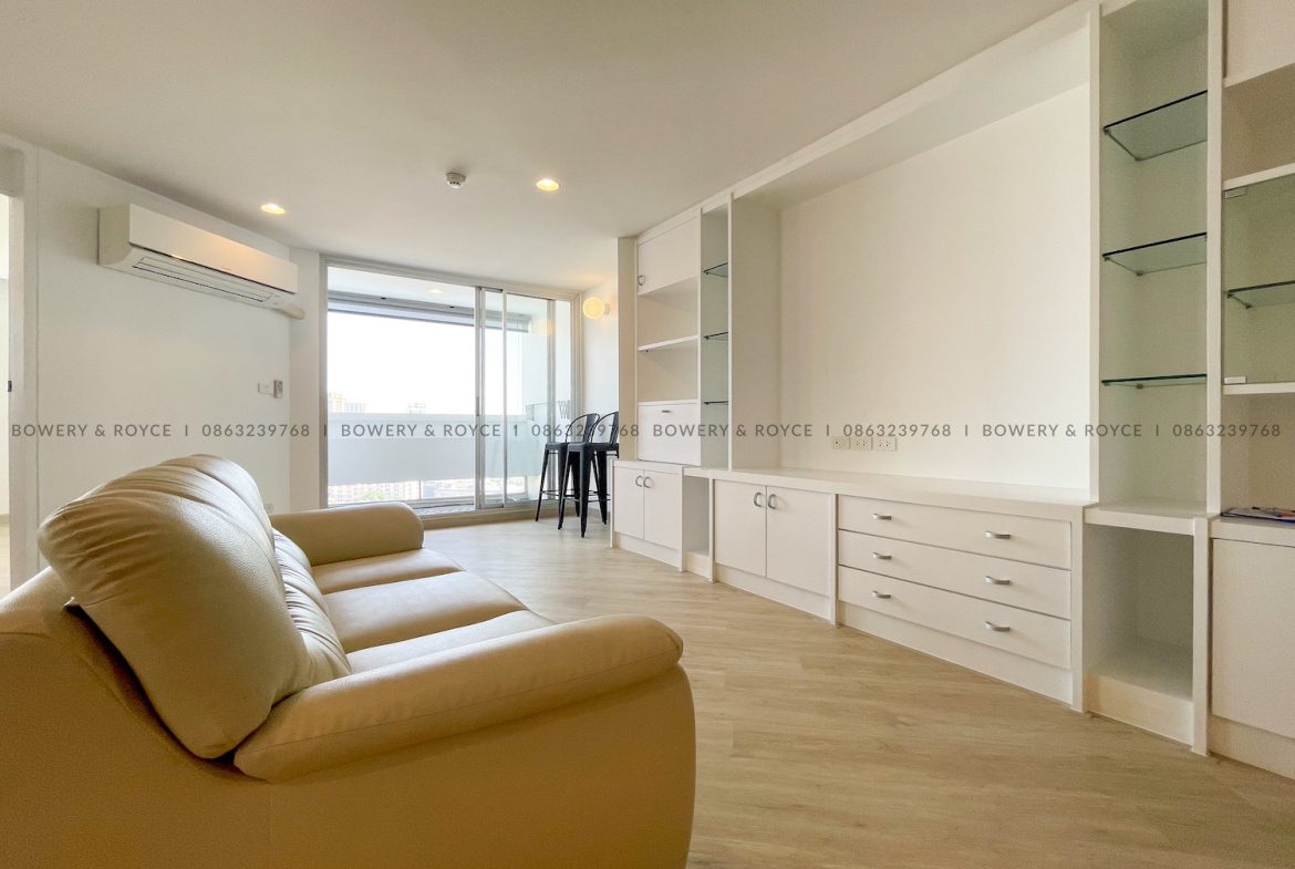 Modern Renovated Two Bedroom Condo for Sale in Ekkamai