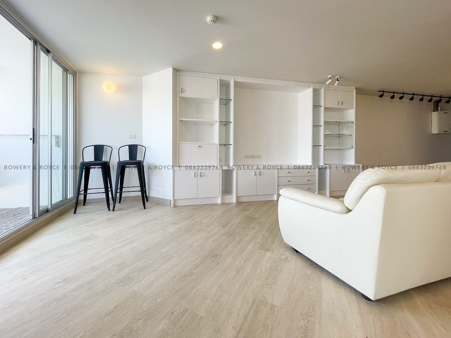 Modern Renovated Two Bedroom Condo for Sale in Ekkamai