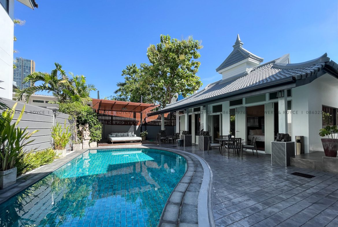 Modern Five Bedroom House with Private Pool for Rent in Thong Lor