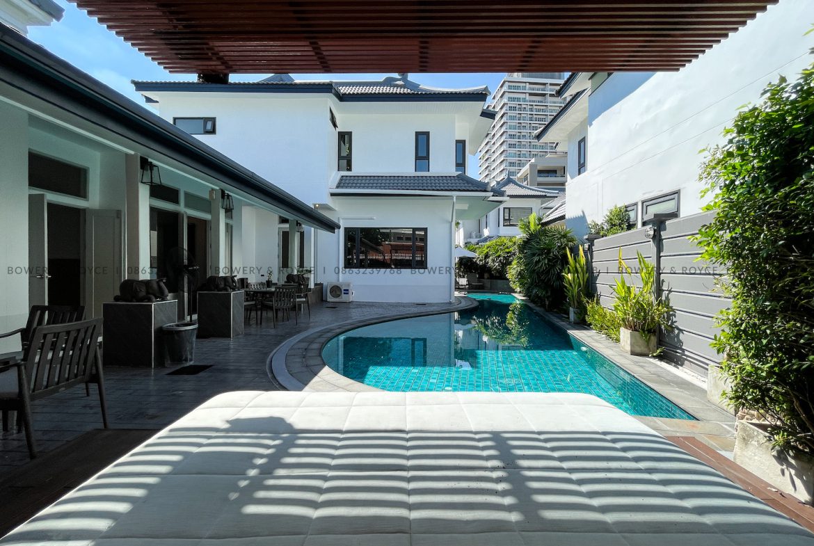 Modern Five Bedroom House with Private Pool for Rent in Thong Lor