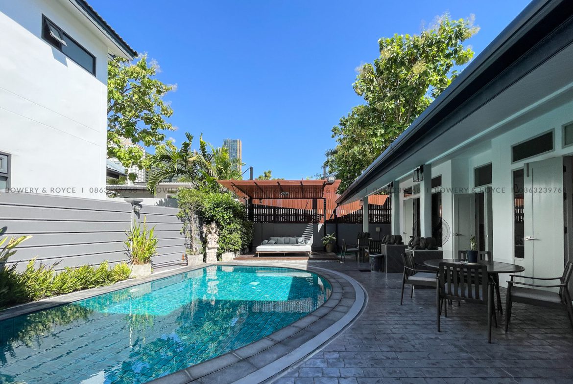 Modern Five Bedroom House with Private Pool for Rent in Thong Lor