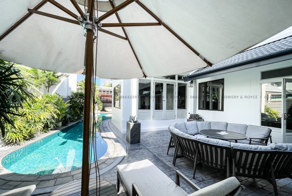 Modern Five Bedroom House with Private Pool for Rent in Thong Lor