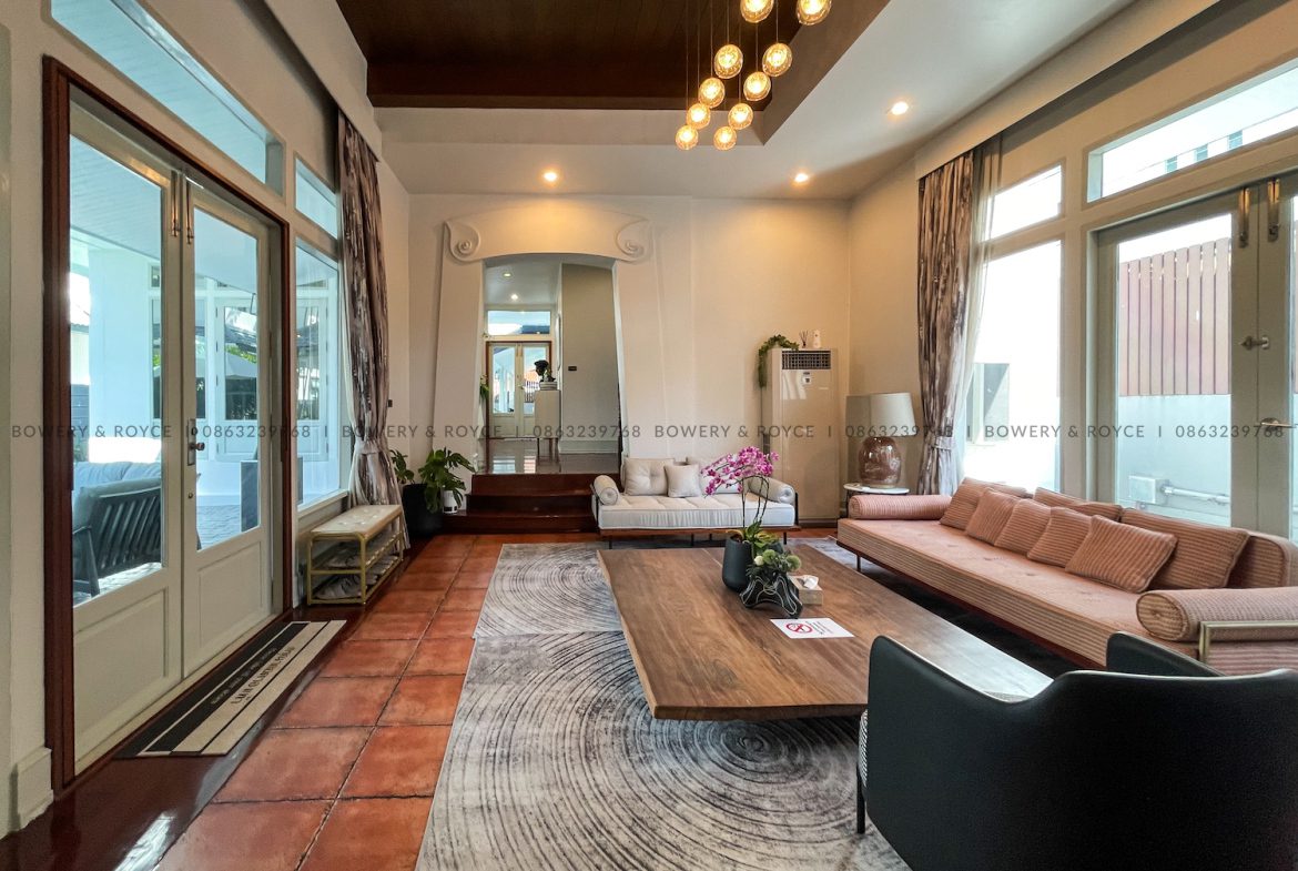 Modern Five Bedroom House with Private Pool for Rent in Thong Lor