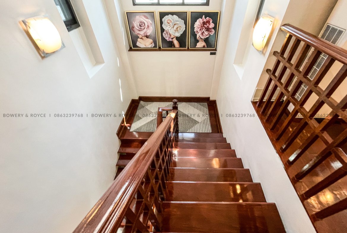 Modern Five Bedroom House with Private Pool for Rent in Thong Lor