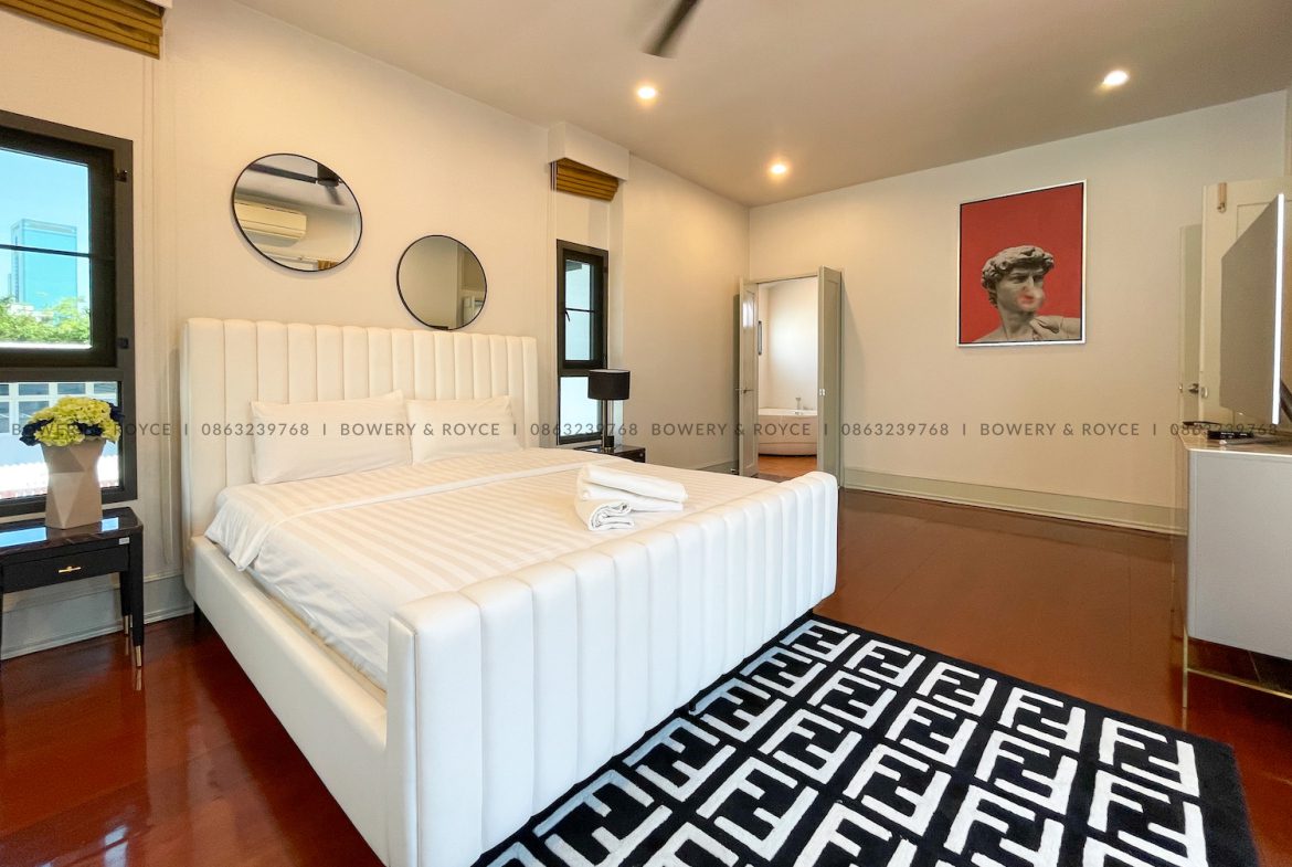 Modern Five Bedroom House with Private Pool for Rent in Thong Lor