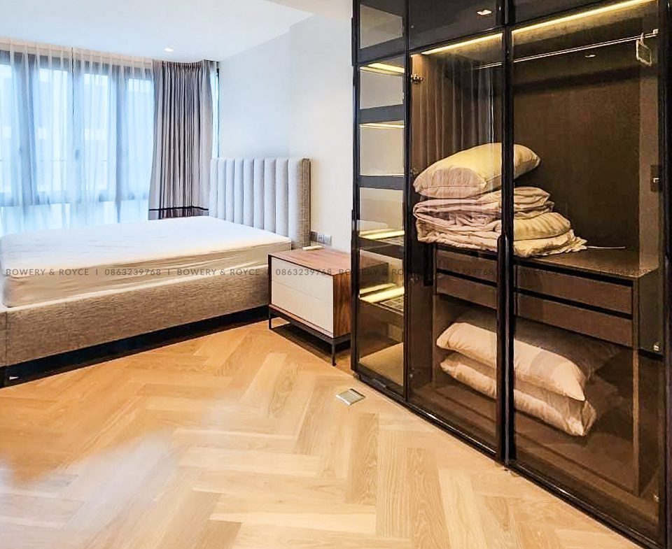 Exquisite Two-Bedroom Condo for Rent at The Reserve Sukhumvit 61 Ekkamai