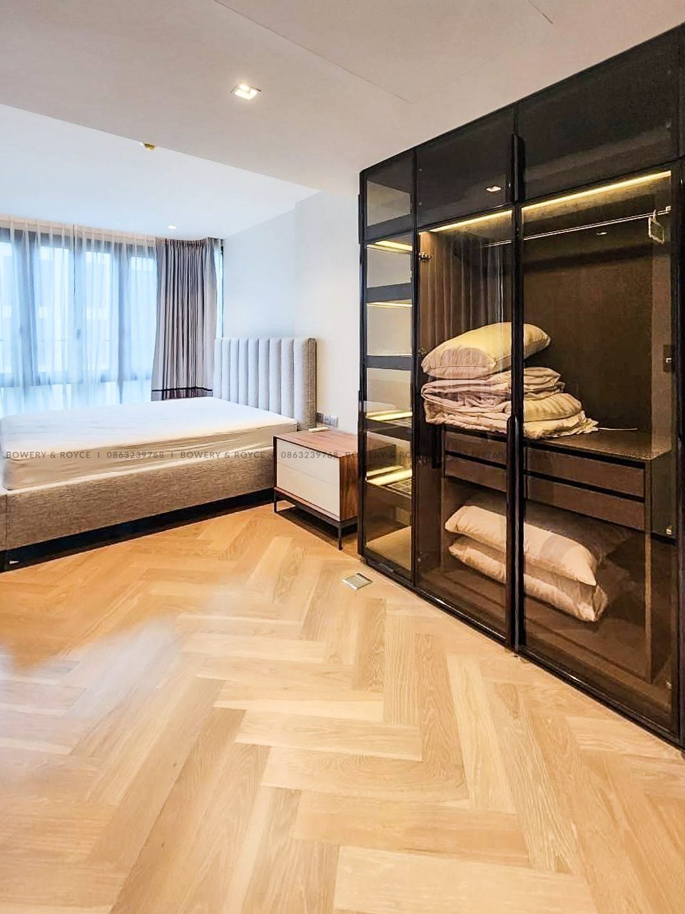 Exquisite Two-Bedroom Condo for Rent at The Reserve Sukhumvit 61 Ekkamai