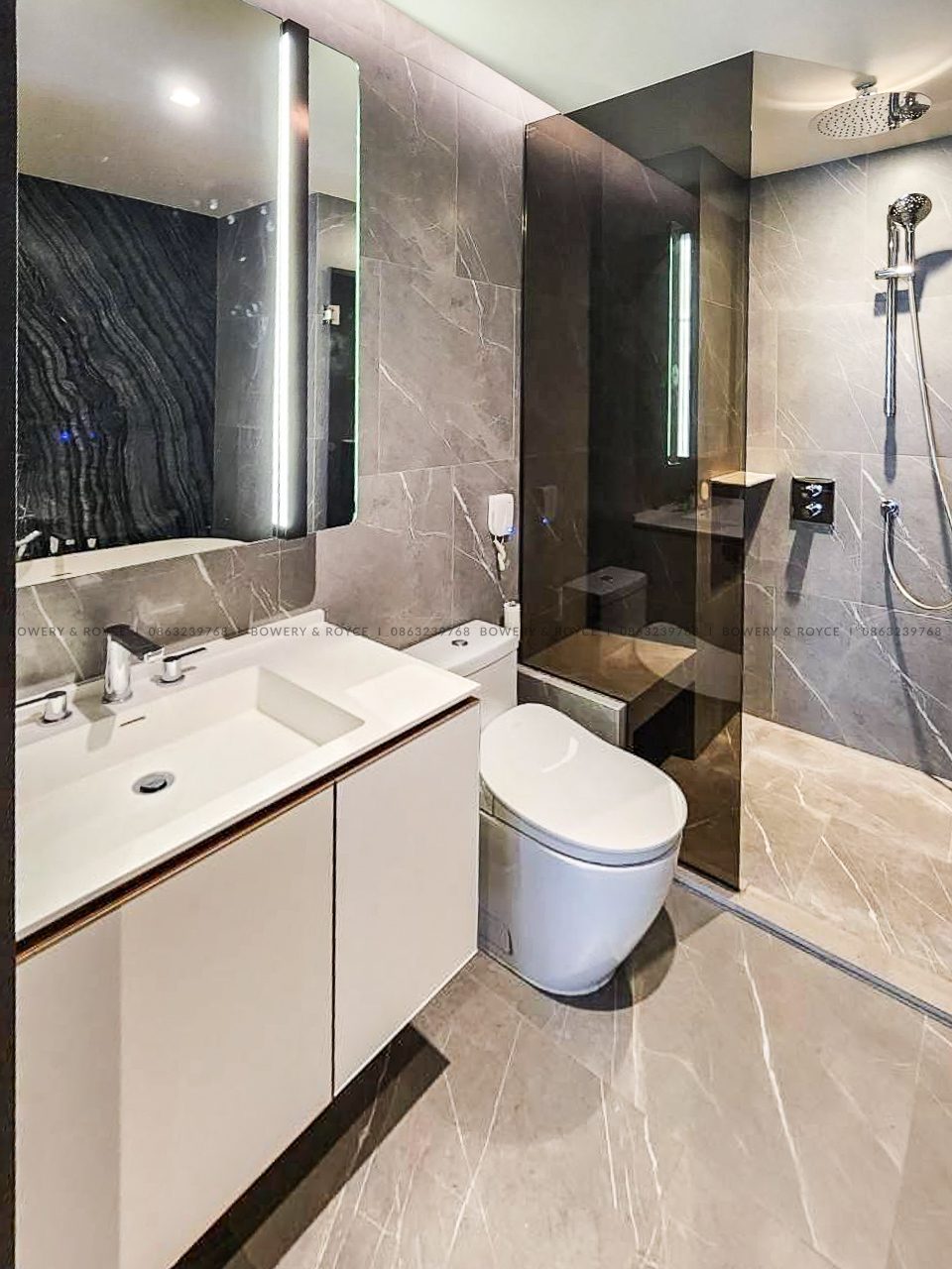 Exquisite Two-Bedroom Condo for Rent at The Reserve Sukhumvit 61 Ekkamai
