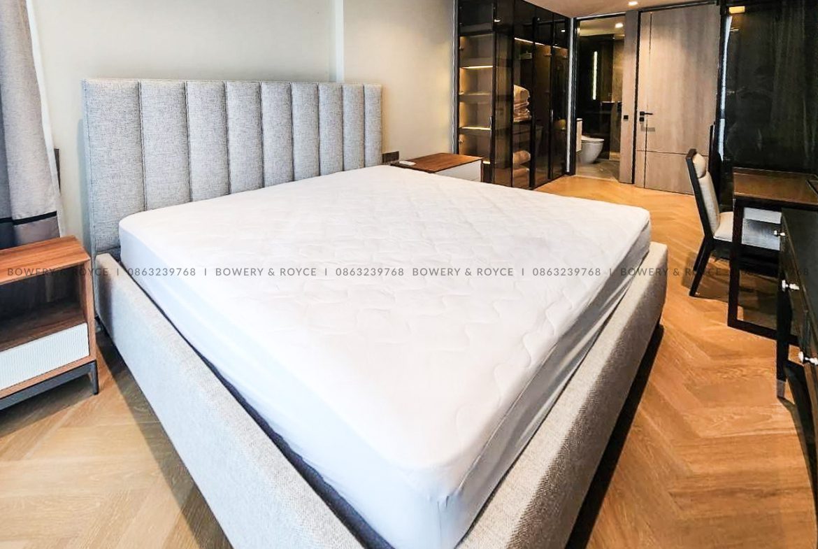 Exquisite Two-Bedroom Condo for Rent at The Reserve Sukhumvit 61 Ekkamai