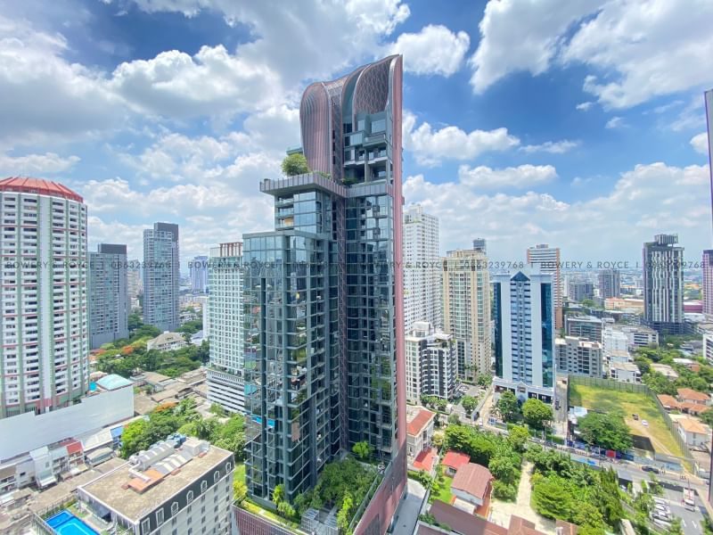 Modern Two Bedroom Pet Friendly Condo for Rent in Thong lor
