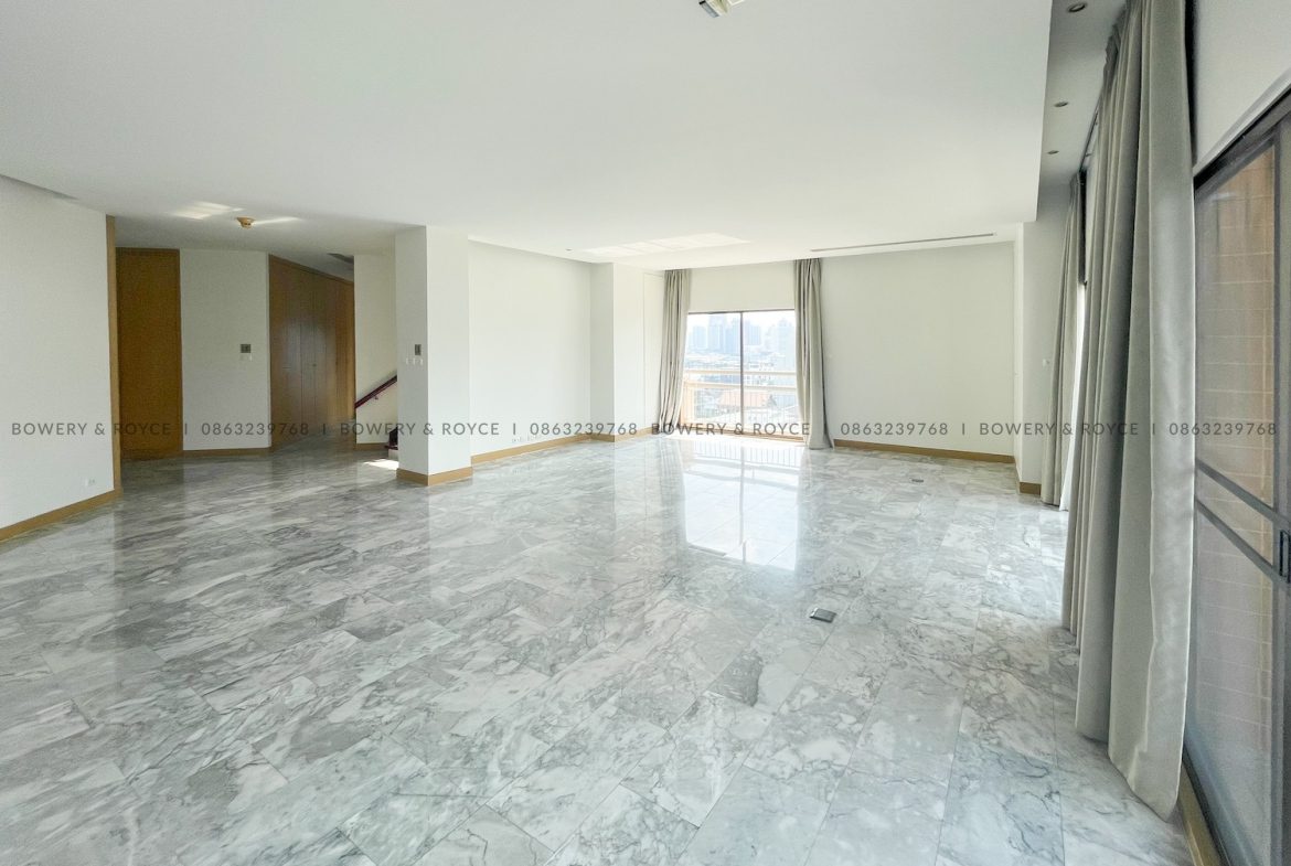 NEST OR INVEST Four Bedroom Duplex Condo for Rent and for Sale in Ekkamai