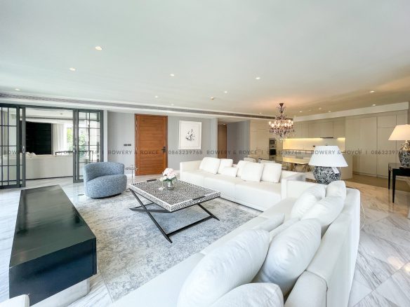 Stunning Three Bedroom Plus Office Pet Friendly Condo for Rent in Thong Lor