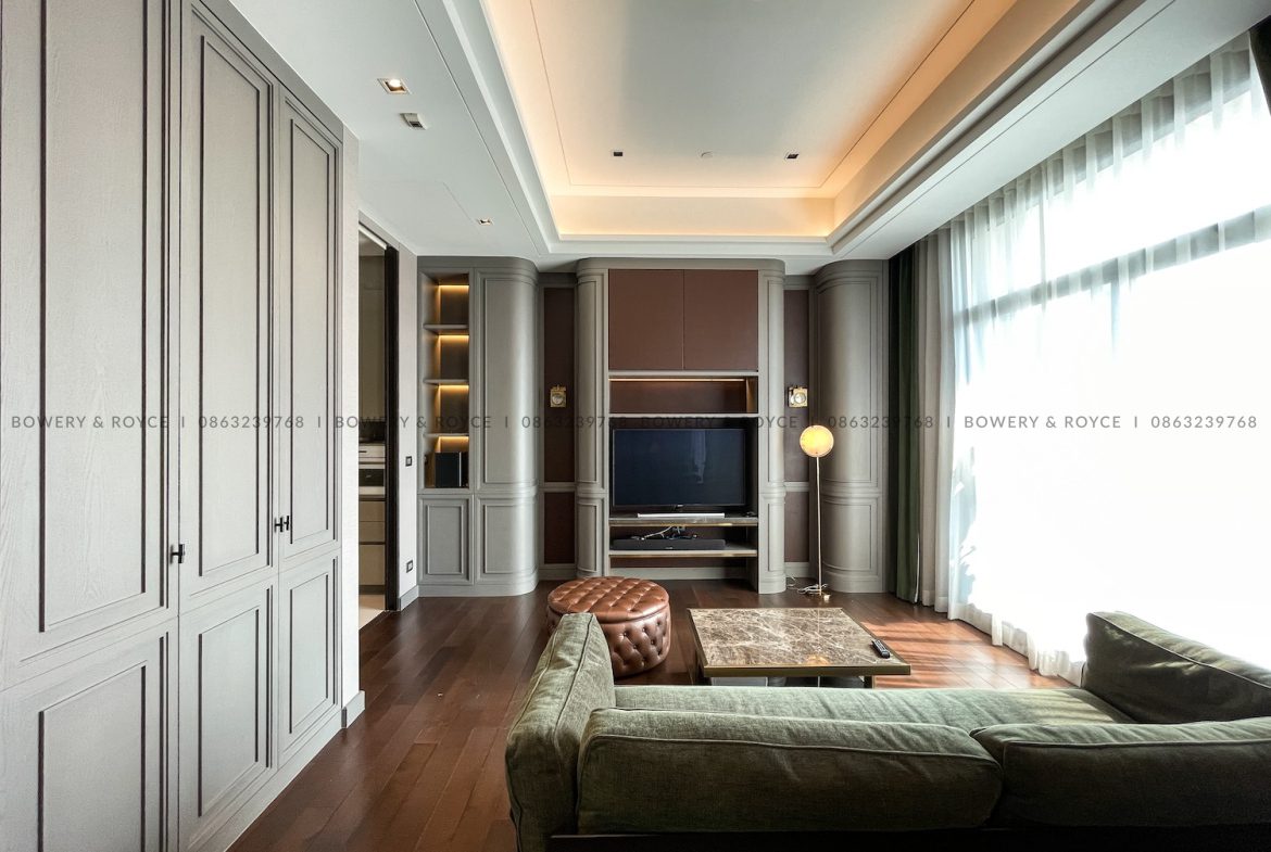 Beautifully Decorated One Bedroom Plus Office Condo for Rent in Phrom Phong