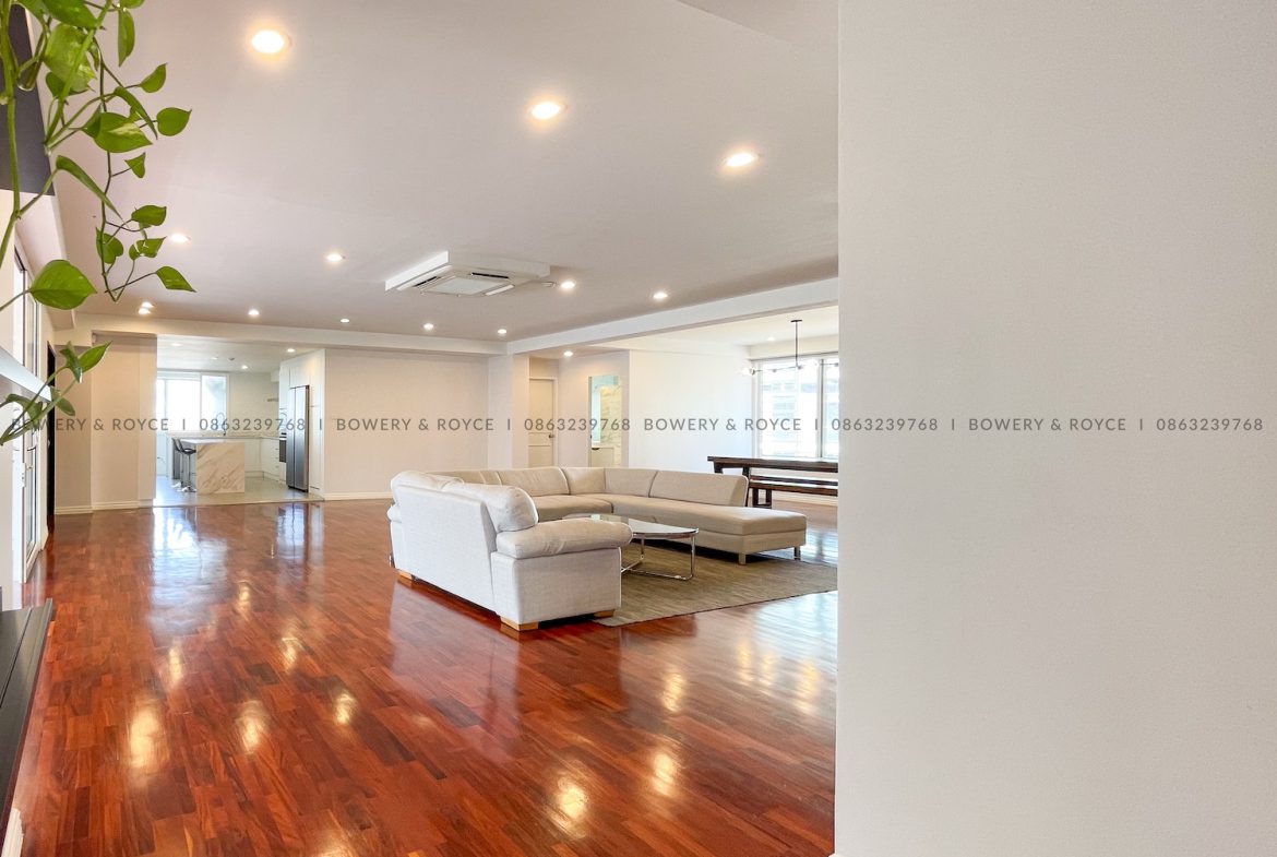 Spacious Four Bedroom Plus Office Pet Friendly Condo for Rent in Thong Lor