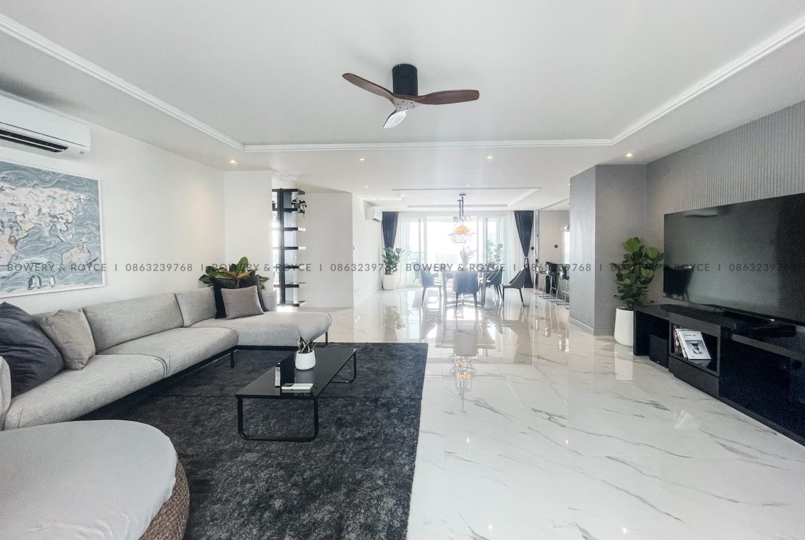 Spacious Modern Design Three Bedroom Condo for Rent in Phrom Phong