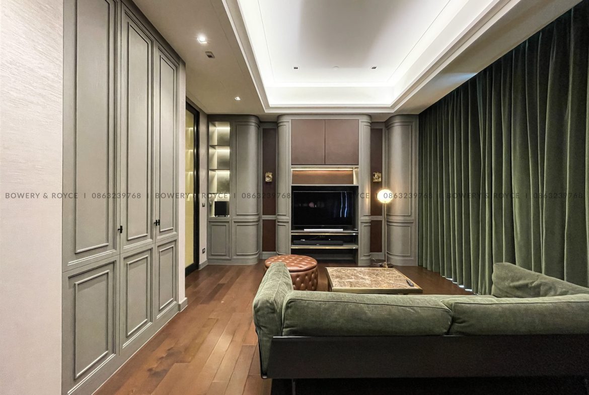 Beautifully Decorated One Bedroom Plus Office Condo for Rent in Phrom Phong
