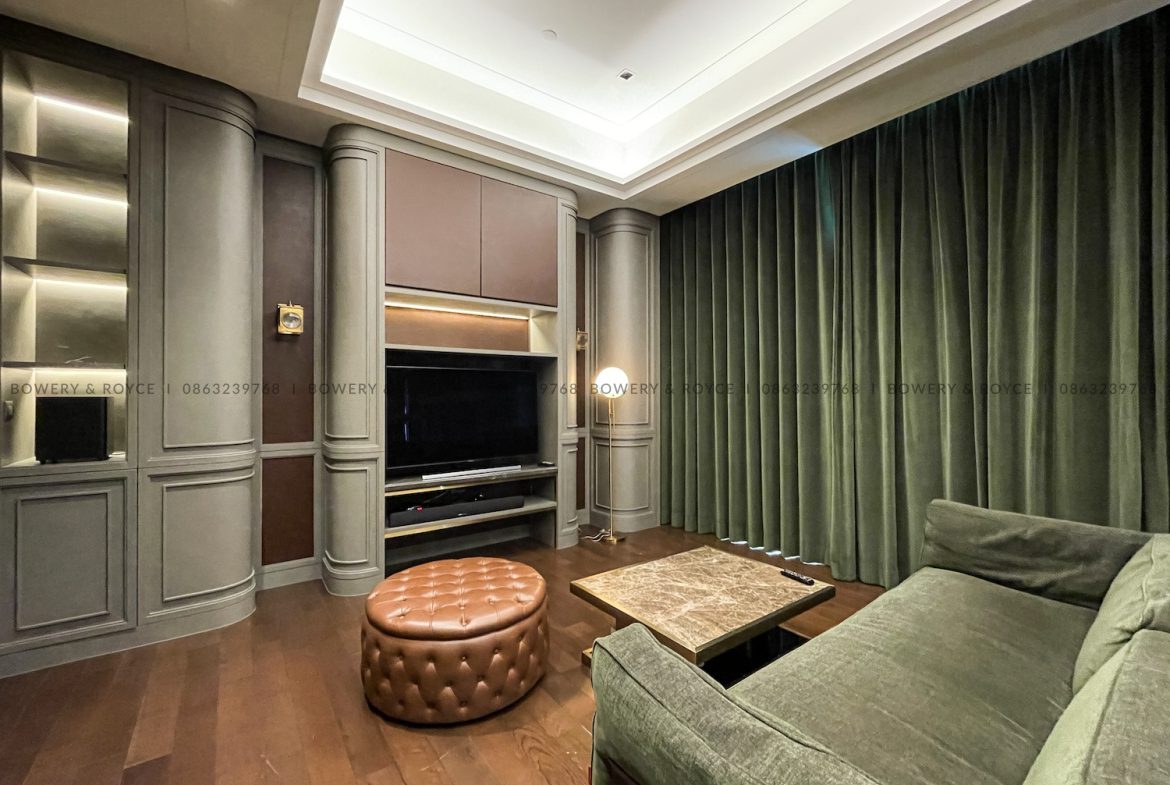 Beautifully Decorated One Bedroom Plus Office Condo for Rent in Phrom Phong
