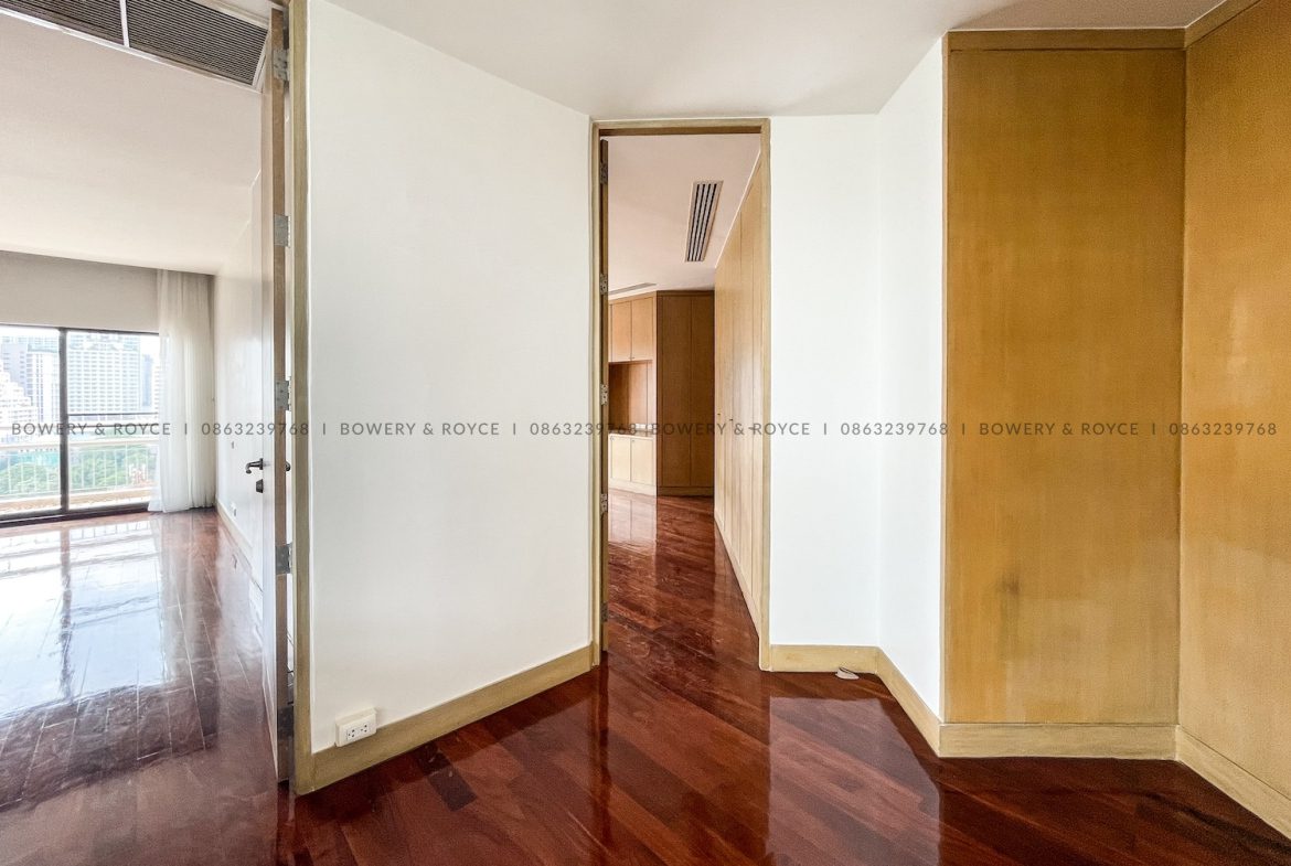 NEST OR INVEST Four Bedroom Duplex Condo for Rent and for Sale in Ekkamai