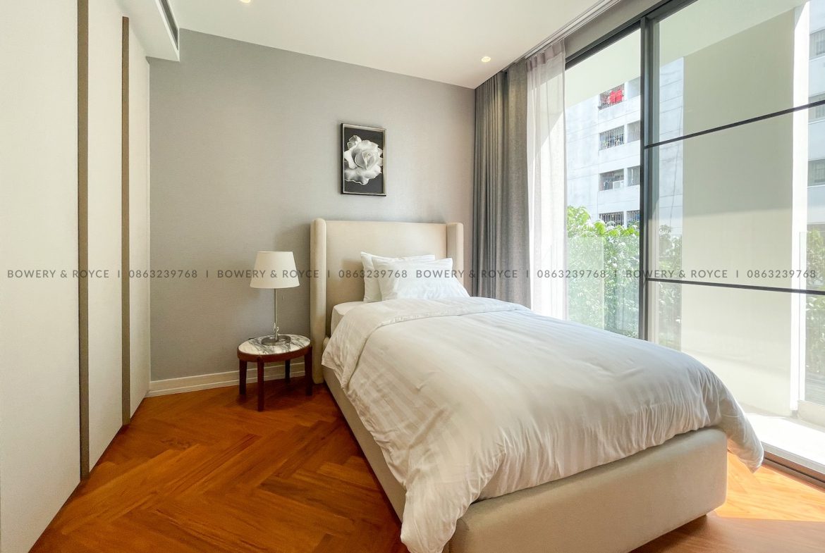 Stunning Three Bedroom Plus Office Pet Friendly Condo for Rent in Thong Lor