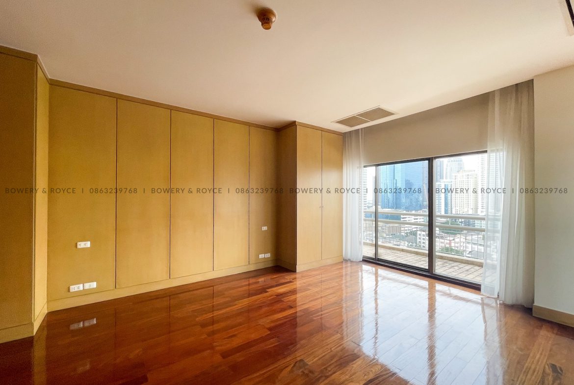 NEST OR INVEST Four Bedroom Duplex Condo for Rent and for Sale in Ekkamai
