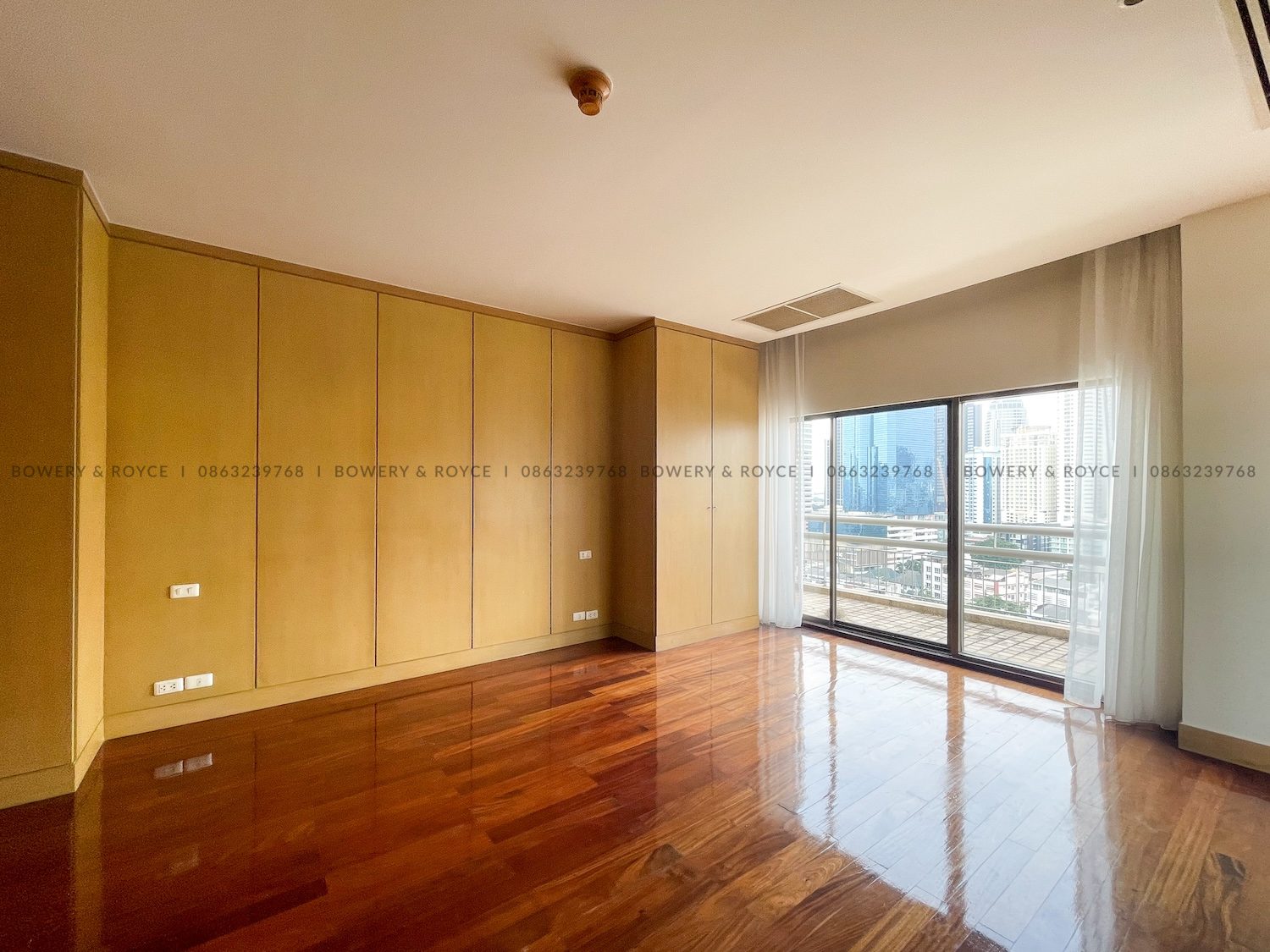NEST OR INVEST Four Bedroom Duplex Condo for Rent and for Sale in Ekkamai