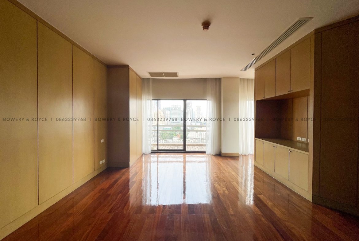 NEST OR INVEST Four Bedroom Duplex Condo for Rent and for Sale in Ekkamai