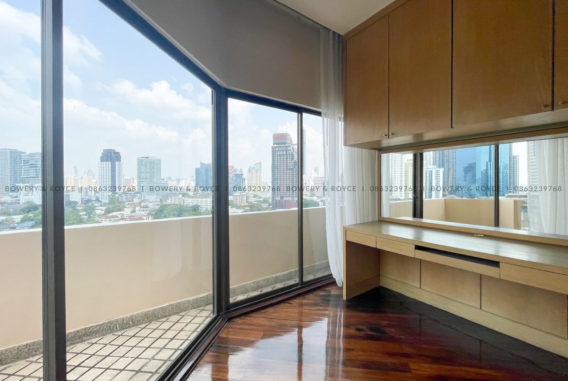 NEST OR INVEST Four Bedroom Duplex Condo for Rent and for Sale in Ekkamai