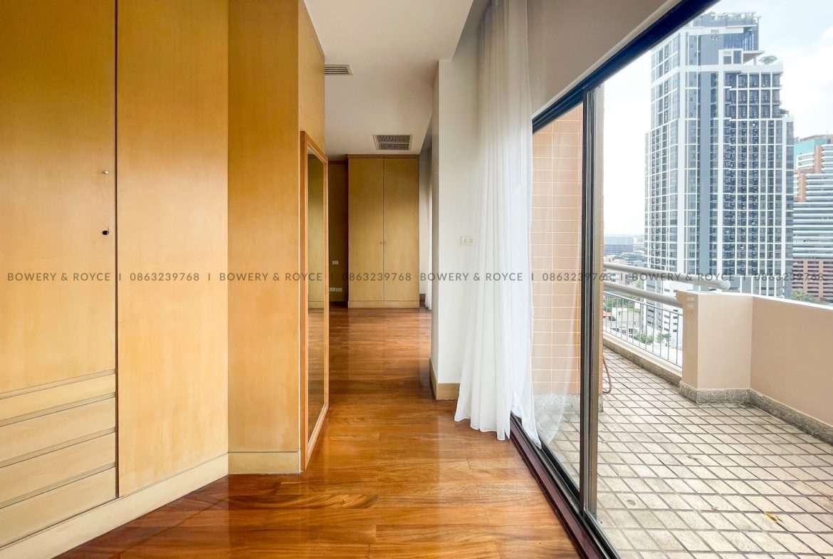 NEST OR INVEST Four Bedroom Duplex Condo for Rent and for Sale in Ekkamai