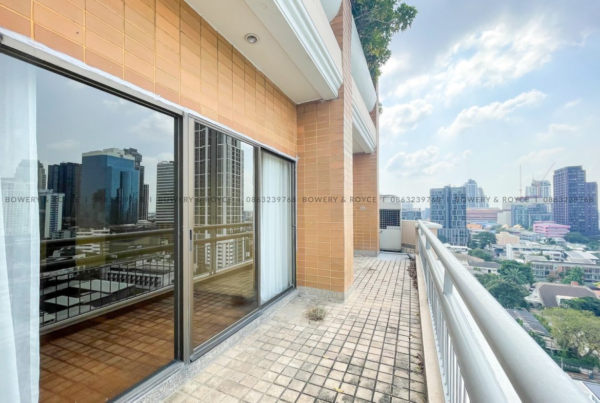 NEST OR INVEST Four Bedroom Duplex Condo for Rent and for Sale in Ekkamai