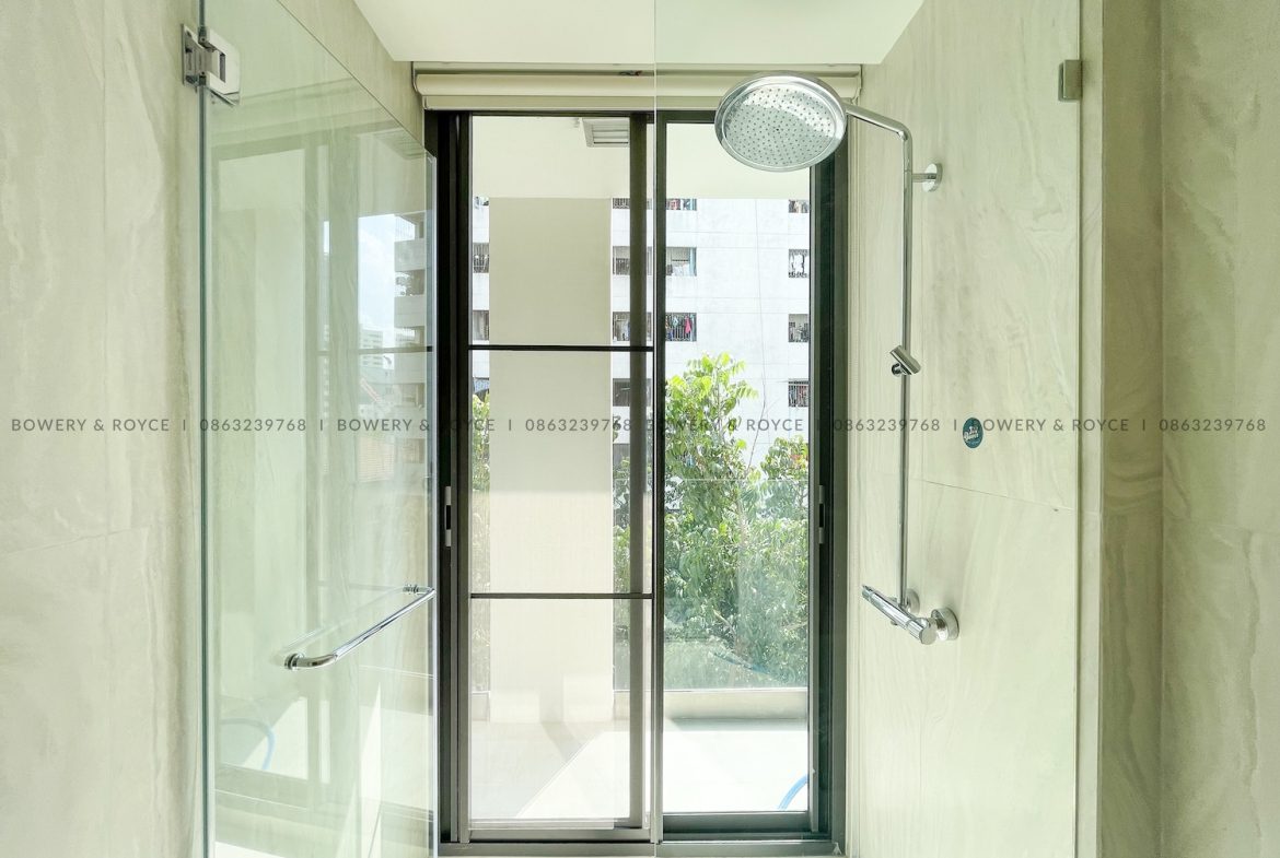 Stunning Three Bedroom Plus Office Pet Friendly Condo for Rent in Thong Lor