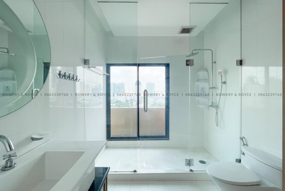 NEST OR INVEST Four Bedroom Duplex Condo for Rent and for Sale in Ekkamai