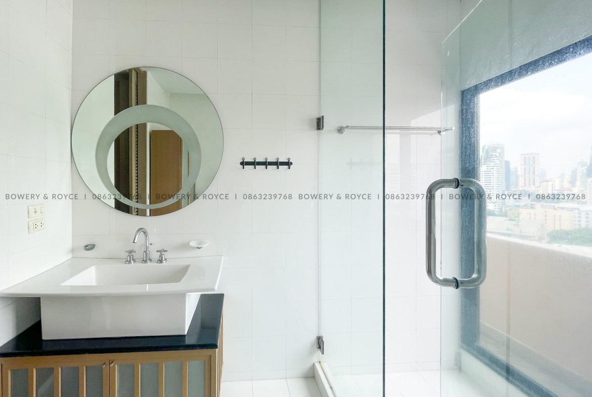NEST OR INVEST Four Bedroom Duplex Condo for Rent and for Sale in Ekkamai