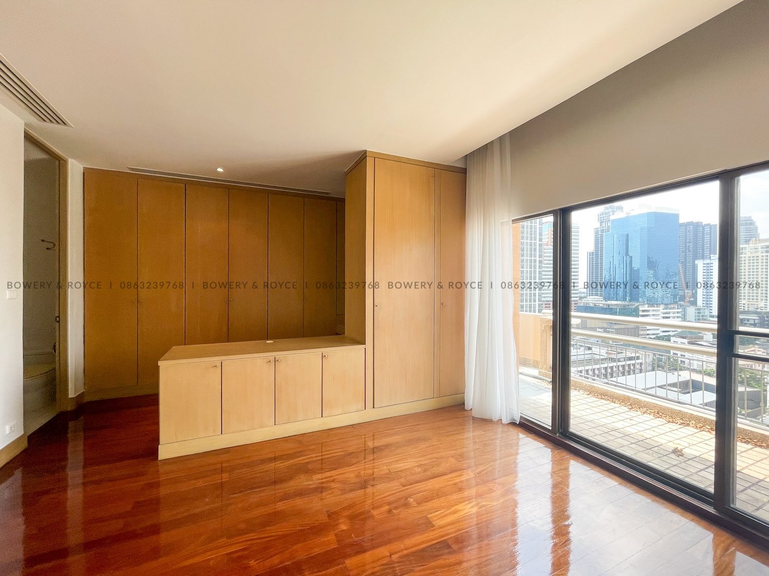 NEST OR INVEST Four Bedroom Duplex Condo for Rent and for Sale in Ekkamai