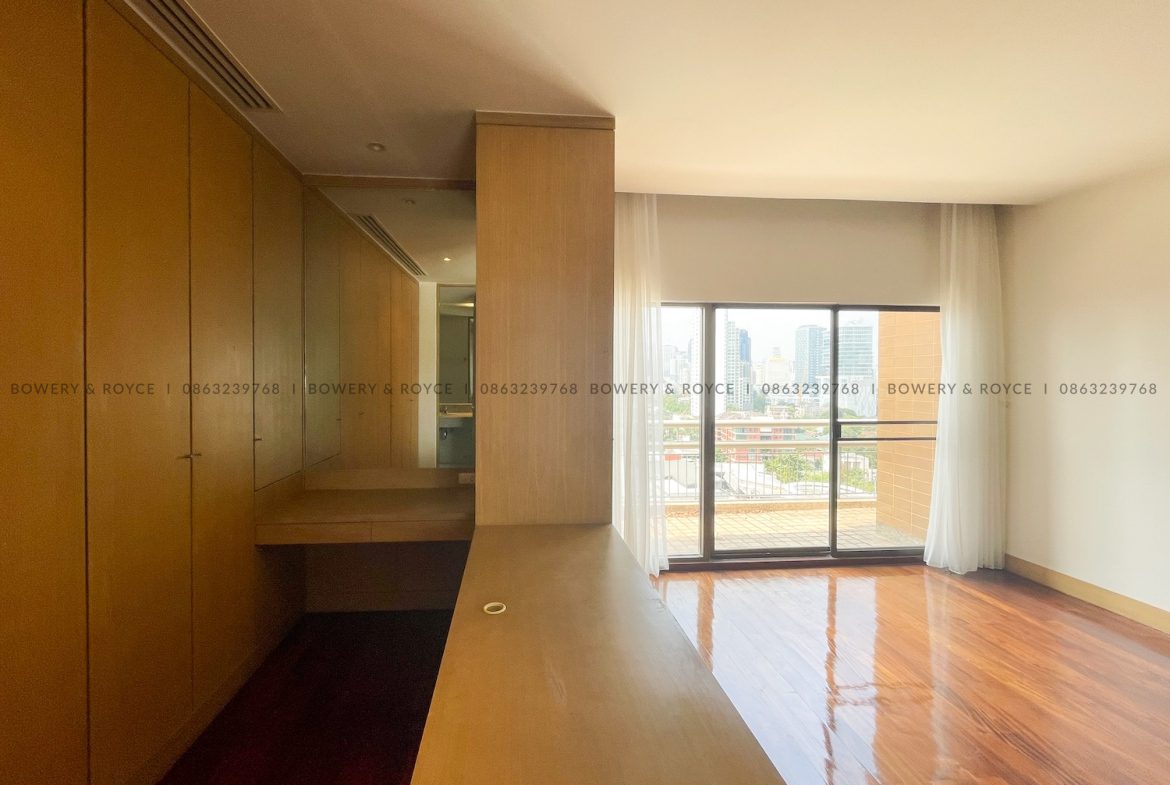 NEST OR INVEST Four Bedroom Duplex Condo for Rent and for Sale in Ekkamai