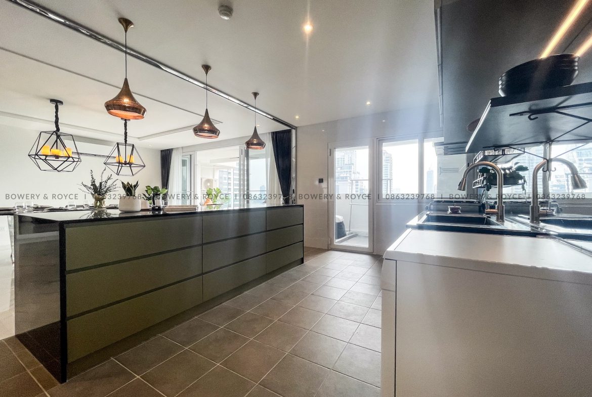 Spacious Modern Design Three Bedroom Condo for Rent in Phrom Phong