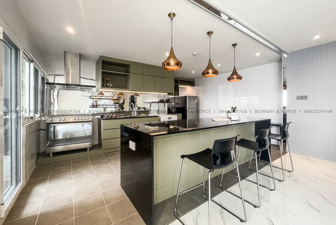 Spacious Modern Design Three Bedroom Condo for Rent in Phrom Phong