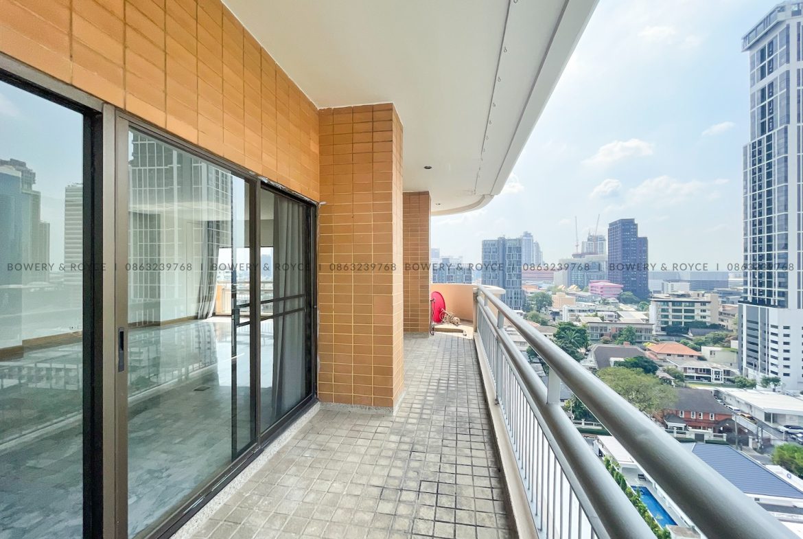 NEST OR INVEST Four Bedroom Duplex Condo for Rent and for Sale in Ekkamai