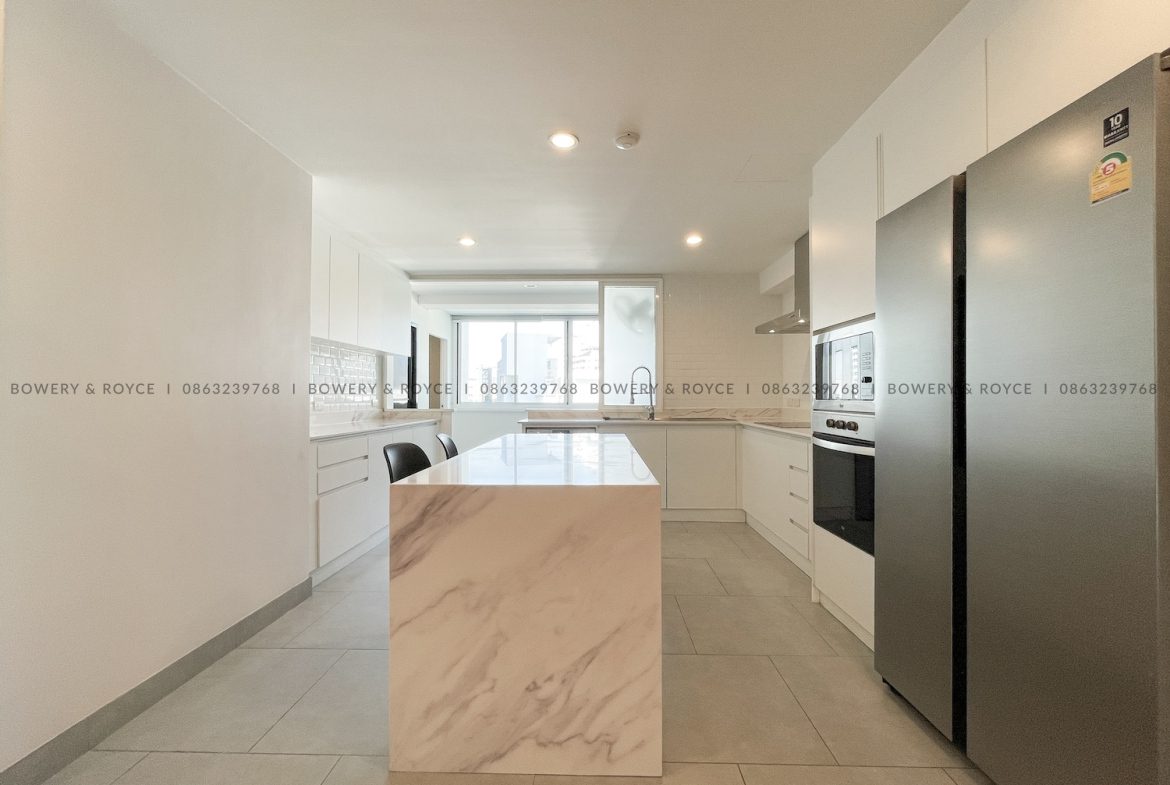 Spacious Four Bedroom Plus Office Pet Friendly Condo for Rent in Thong Lor