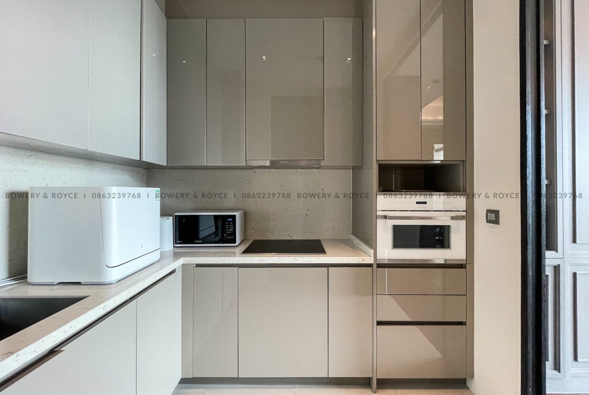 Beautifully Decorated One Bedroom Plus Office Condo for Rent in Phrom Phong