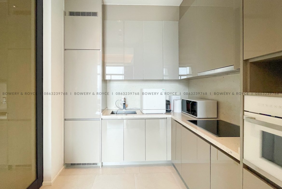 Beautifully Decorated One Bedroom Plus Office Condo for Rent in Phrom Phong