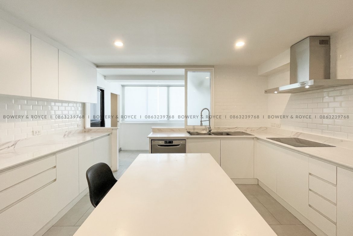 Spacious Four Bedroom Plus Office Pet Friendly Condo for Rent in Thong Lor