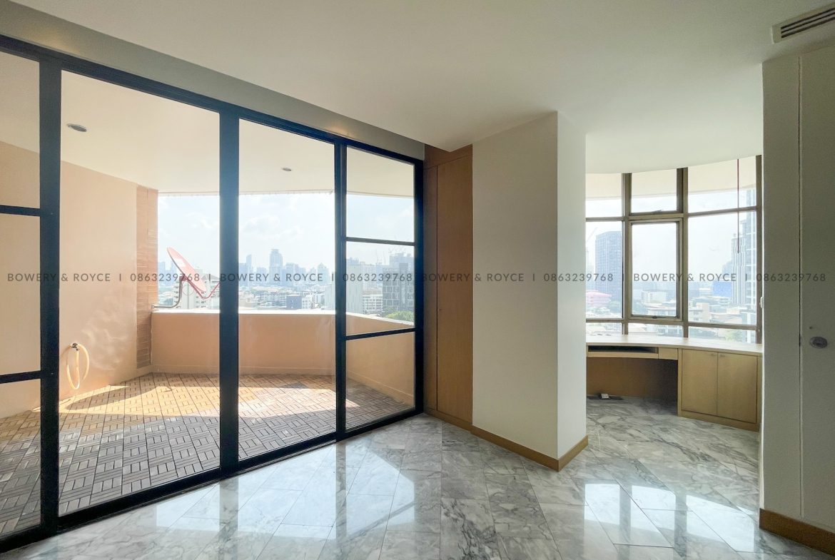 NEST OR INVEST Four Bedroom Duplex Condo for Rent and for Sale in Ekkamai
