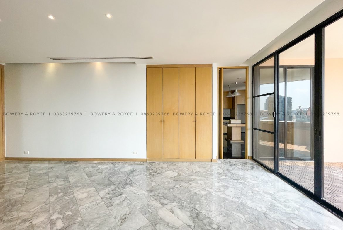 NEST OR INVEST Four Bedroom Duplex Condo for Rent and for Sale in Ekkamai