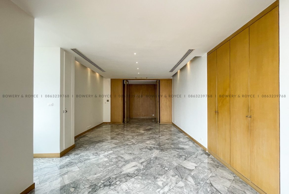 NEST OR INVEST Four Bedroom Duplex Condo for Rent and for Sale in Ekkamai