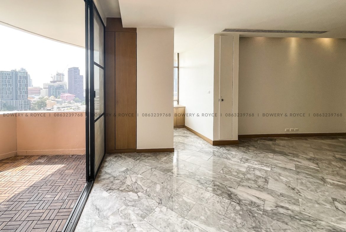 NEST OR INVEST Four Bedroom Duplex Condo for Rent and for Sale in Ekkamai