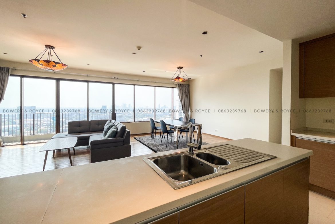 Spacious Three Bedroom Condo for Rent in Phrom Phong by Bowery & Royce