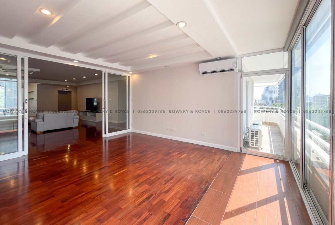 Spacious Four Bedroom Plus Office Pet Friendly Condo for Rent in Thong Lor