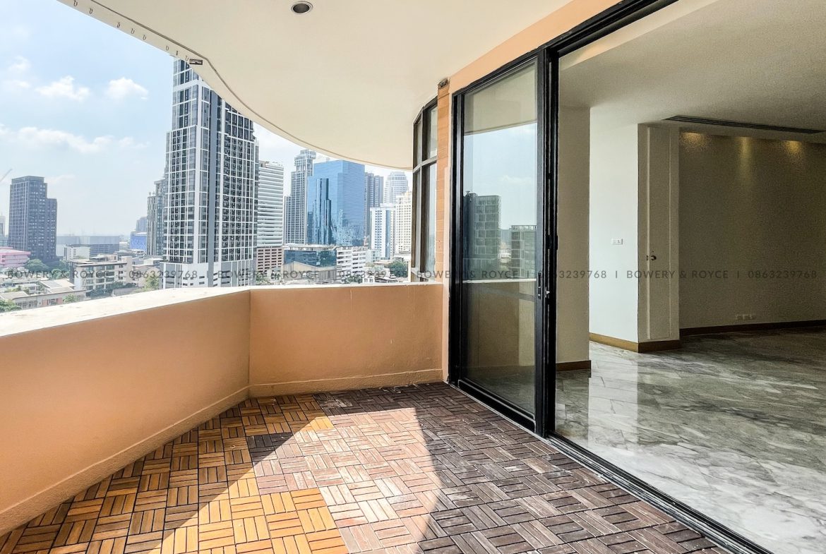 NEST OR INVEST Four Bedroom Duplex Condo for Rent and for Sale in Ekkamai